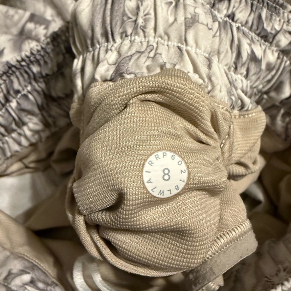 Lululemon Hotty Hot Shorts II 2.5” - Picture 7 of 8